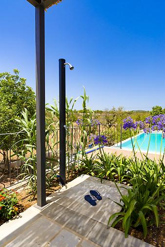 Finca Cas Padri Joan: Pooldusche 