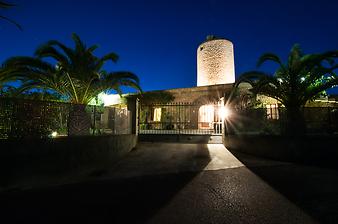 Finca Es Moli d'en Llull: Mühle bei Nacht