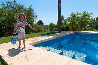 Finca Can Pistola: Poolterrasse