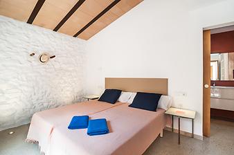 Finca Ca S' Amitger de son Forteza: Schlafzimmer mit Doppelbett