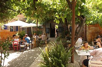 Finca Es Puixet: Cafe Parisien in Arta