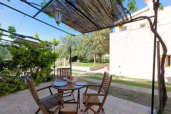 Finca S' Hort de sa Begura: Terrasse der Ferienwohnung