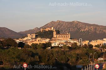 Finca Pepe: Sant Salvador de Artá in der Nachmittagssonne. 