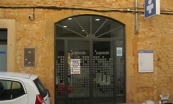 a b: Ärtzezentrum Juaneda Llucmajor