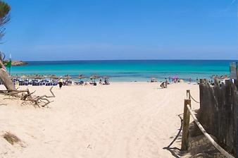 a b: Cala Agulla