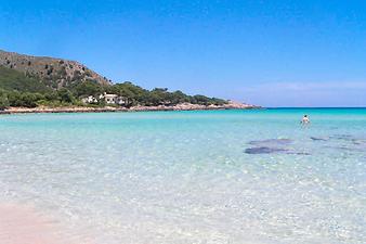 a b: Cala Agulla