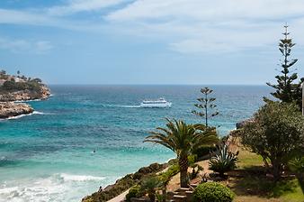 a b: Strand Cala Mandia
