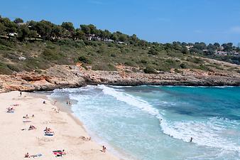 a b: Strand Cala Mandia