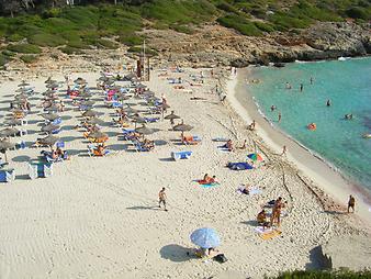 a b: Strand Cala Mandia