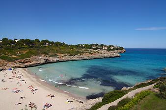 a b: Strand Cala Mandia