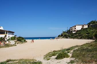 a b: Strand Cala Mandia