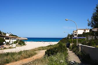 a b: Strand Cala Mandia