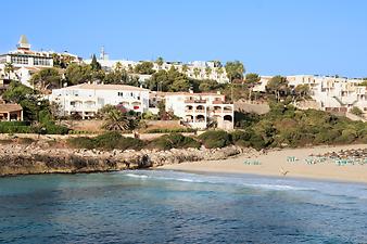 a b: Strand Cala Mandia