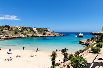 a b: Cala d'en Marcal
