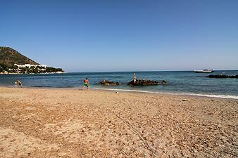 a b: Stand Cala Sa Marjal