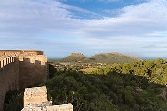 a b: Castell de Capdepera 