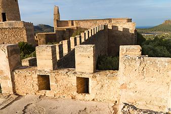 a b: Castell de Capdepera 