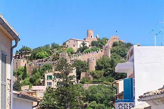 a b: Castell de Capdepera 