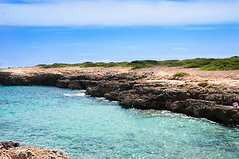 a b: Strand Es Caló des Moro
