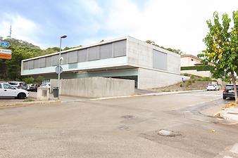 a b: 148 Ärztezentrum Son Servera