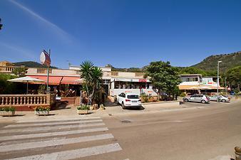 a b: Stand Cala Sa Marjal