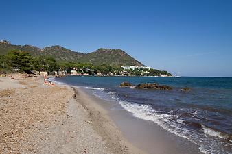 a b: Stand Cala Sa Marjal