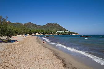a b: Stand Cala Sa Marjal