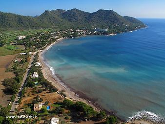 a b: Stand Cala Sa Marjal