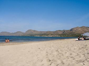 a b: Son Serra de Marina