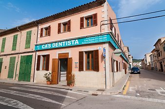 a b: Zahnarztzentrum Vilafranca
