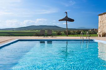Finca Sa Franquesa Vella: Am Pool der Finca