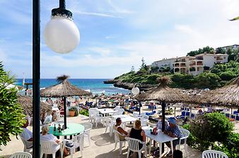 a b: 5 Bar Restaurante Cala Mandia
