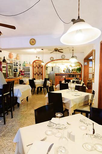 a b: 376 Restaurant Can Toni
