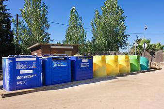 a b: 118 Recyclinghof Parc verd Arta