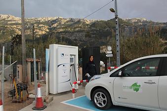 a b: 307 Schnelladestation Endesa Soller