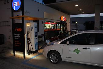 a b: 297 IBIL Schnelladestation Son Cladera