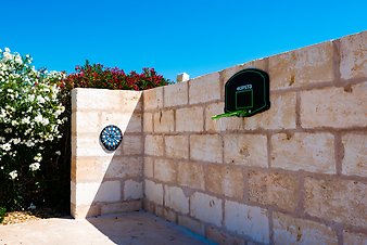 Finca Can Pere Rei: Basketball und Dartscheibe
