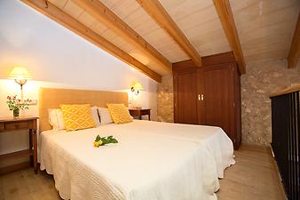 Finca Es Pla de Llodra: Schlafzimmer auf der Empore