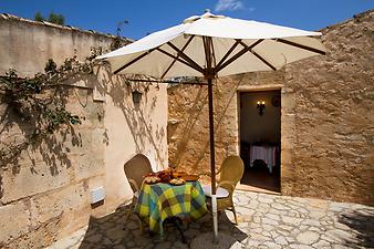 Finca Es Pla de Llodra: die Morgensonne auf der Terrasse