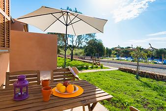 Finca Cas Padri Guillem: Auch von dieser Wohnung aus hat man den Pool im Blickfeld. 