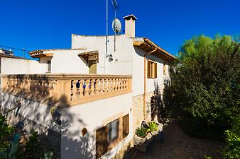 Finca Sa Caseta d'en Tronca: Terrasse und Eingang der Finca