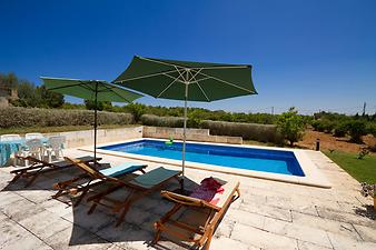 Finca Son Vives: Pool der Finca