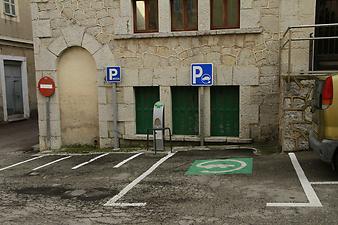 a b: Ladestation-Arta.JPG