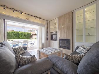 Ferienhaus Cas Hereu: Wohnzimmer mit Blick auf Terrasse