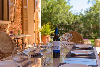 Finca Tia: Wein auf der Terrasse