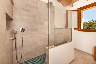 Finca Son Duri Nou: Moderne Dusche mit Ausblick