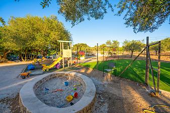 Finca Ses Bitles: Sandkasten neuer Spielplatz