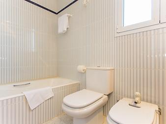 Ferienhaus Ca Nostra: Ca Nostra- Bad ensuite zu Schlafzimmer 2