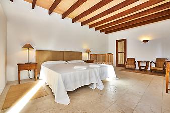 Finca Can Casta: Schlafzimmer im Nebengebäude