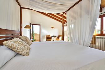 Finca Can Casta: Schlafzimmer mit Himmelbett